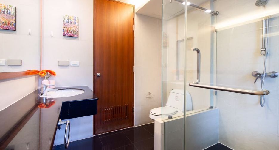 For rent 4 bed serviced apartment in Sathon, Bangkok