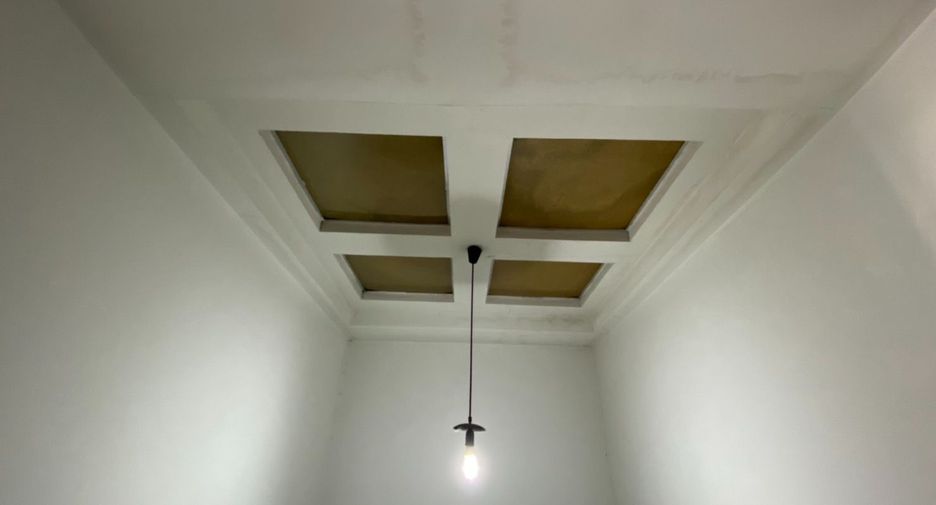 For sale 4 bedrooms townhouse in Bang Khen, Bangkok