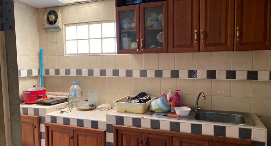 For sale 4 bedrooms townhouse in Bang Khen, Bangkok