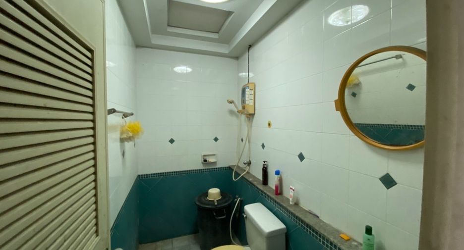For sale 4 bedrooms townhouse in Bang Khen, Bangkok