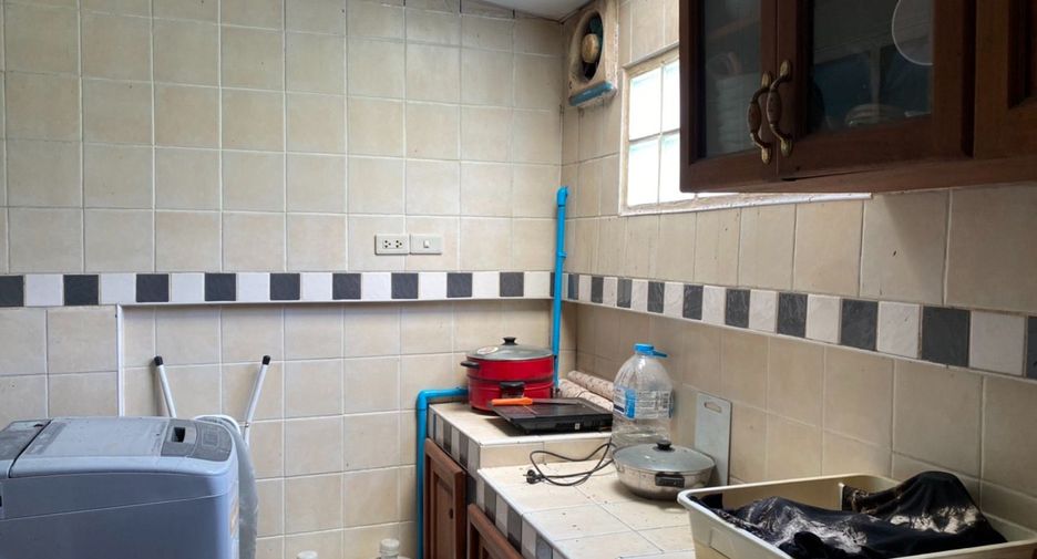 For sale 4 bedrooms townhouse in Bang Khen, Bangkok