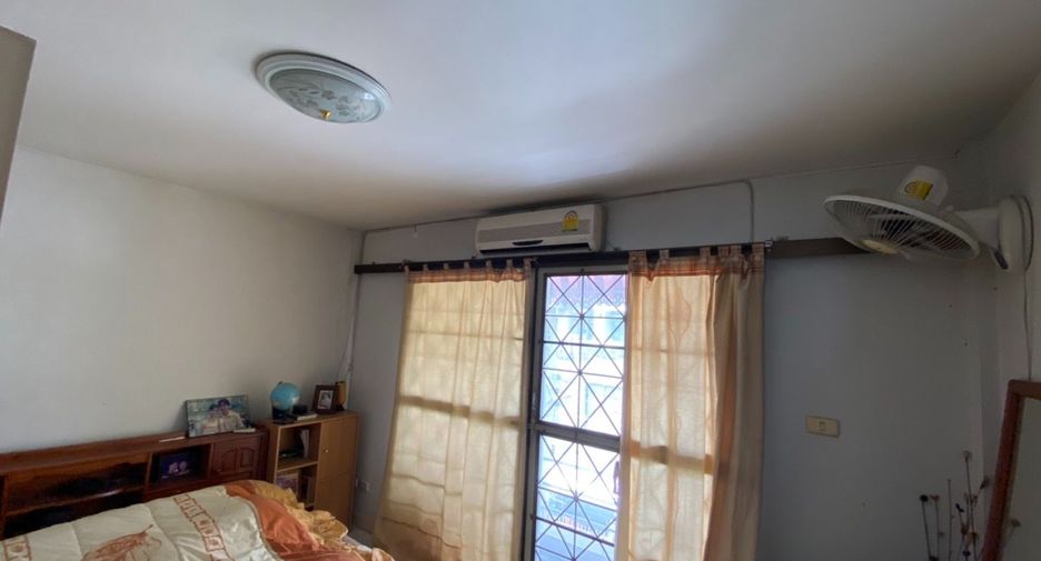 For sale 4 bedrooms townhouse in Bang Khen, Bangkok