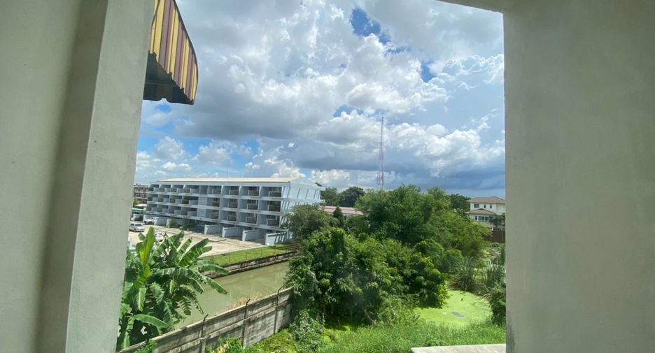 For sale 4 bedrooms townhouse in Bang Khen, Bangkok