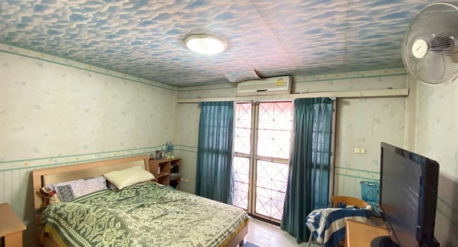 For sale 4 bedrooms townhouse in Bang Khen, Bangkok