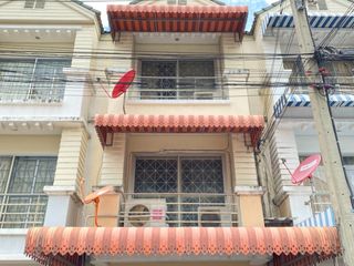 For sale 4 bedrooms townhouse in Bang Khen, Bangkok