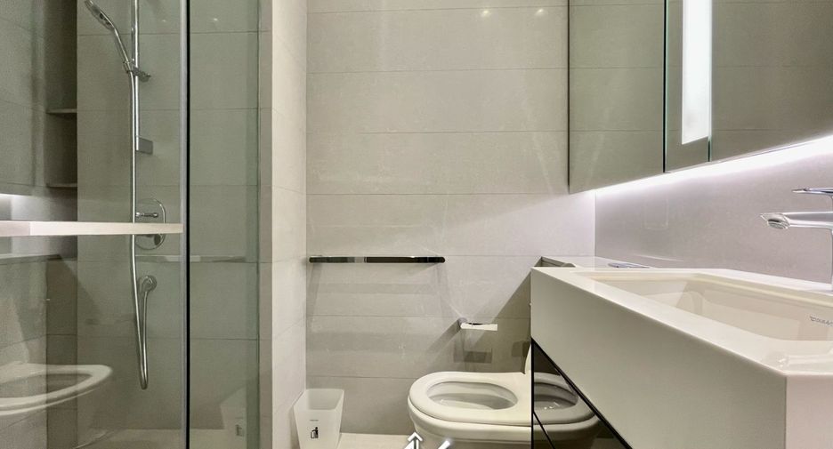 For rent 3 bedrooms condo in Watthana, Bangkok