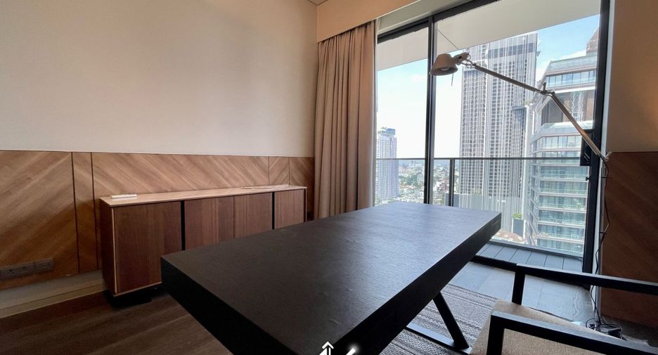For rent 3 bedrooms condo in Watthana, Bangkok