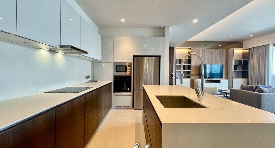 For rent 3 bedrooms condo in Watthana, Bangkok
