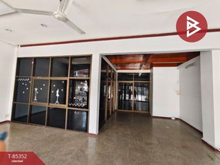 For sale 4 Beds retail Space in Mueang Uthai Thani, Uthai Thani
