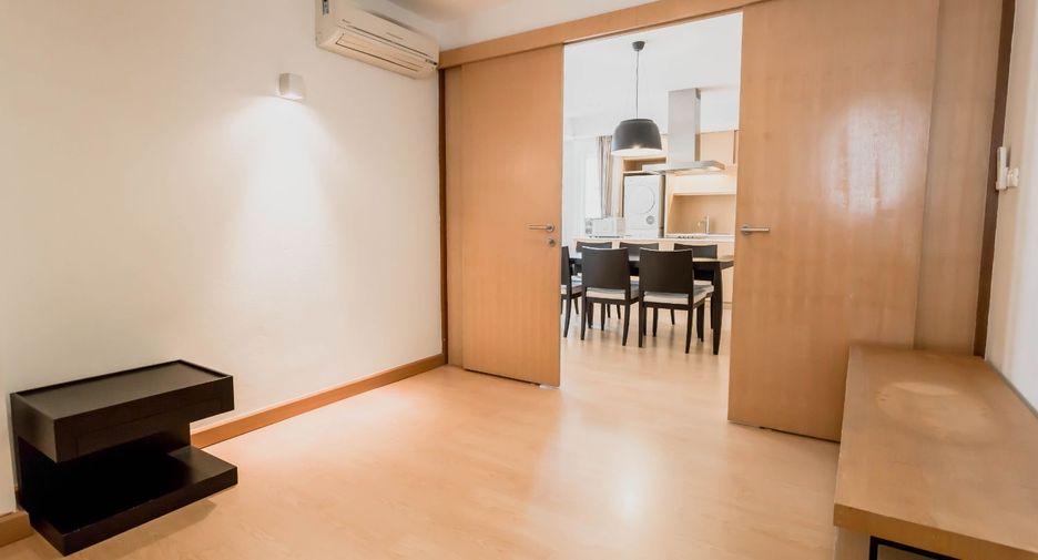 For rent 2 bedrooms serviced apartment in Watthana, Bangkok