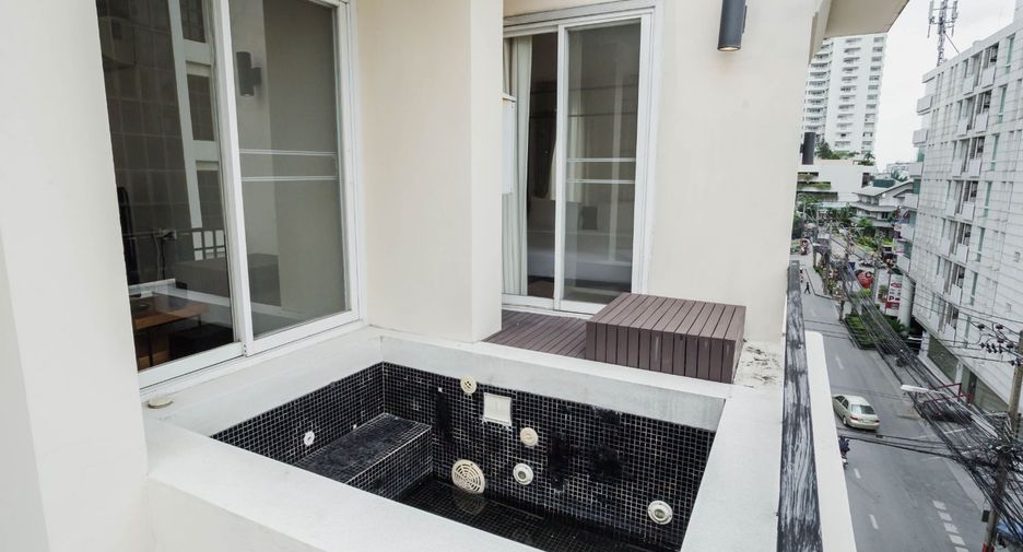 For rent 2 bedrooms serviced apartment in Watthana, Bangkok
