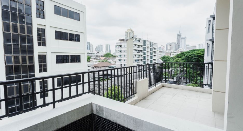 For rent 2 bedrooms serviced apartment in Watthana, Bangkok