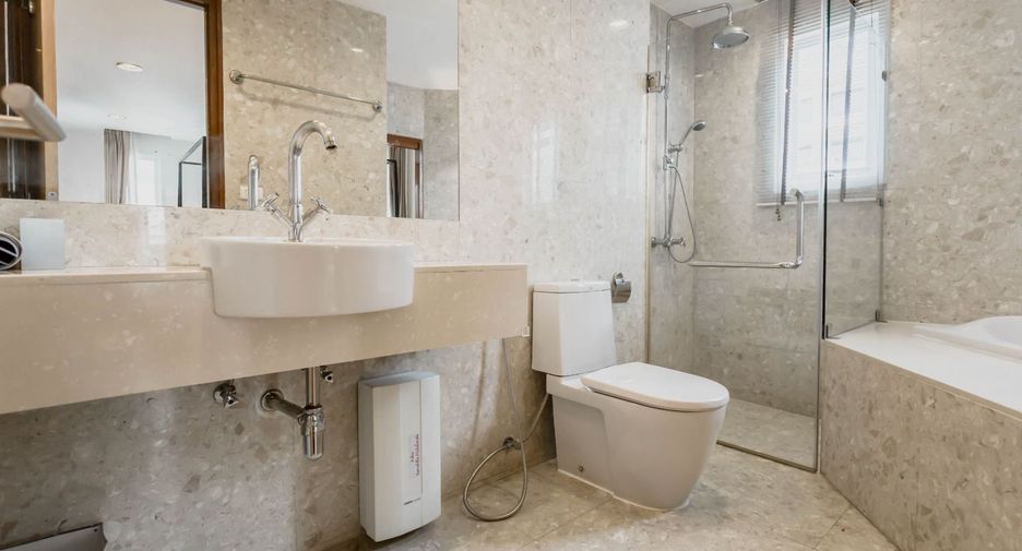 For rent 2 bedrooms serviced apartment in Watthana, Bangkok