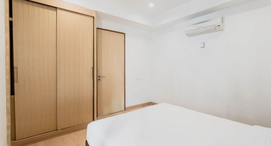For rent 2 bedrooms serviced apartment in Watthana, Bangkok