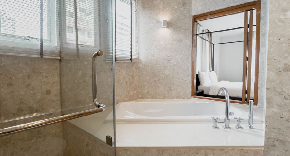For rent 2 bedrooms serviced apartment in Watthana, Bangkok