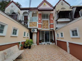 For sale 2 ベッドルーム townhouse in Saphan Sung, Bangkok