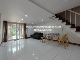 For sale 2 ベッドルーム townhouse in Saphan Sung, Bangkok