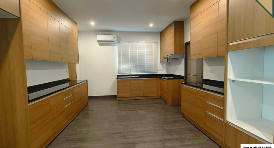 For rent and for sale 4 bedrooms house in Watthana, Bangkok