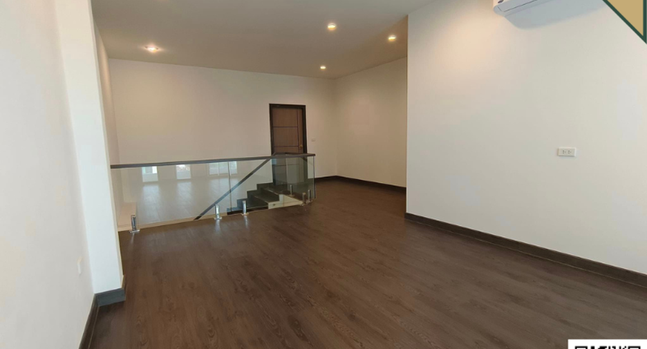 For rent and for sale 4 bedrooms house in Watthana, Bangkok