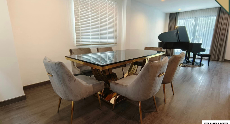 For rent and for sale 4 bedrooms house in Watthana, Bangkok