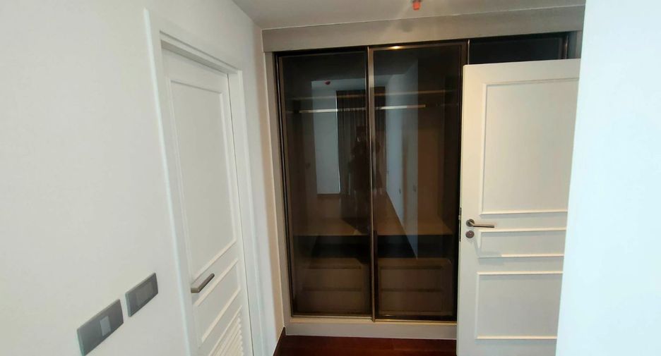 For rent 4 bedrooms condo in Bang Kho Laem, Bangkok