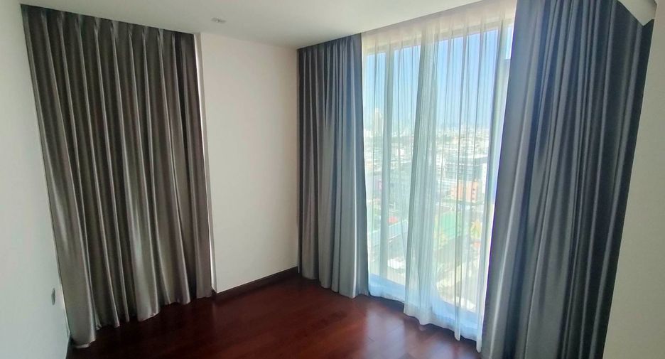 For rent 4 bedrooms condo in Bang Kho Laem, Bangkok