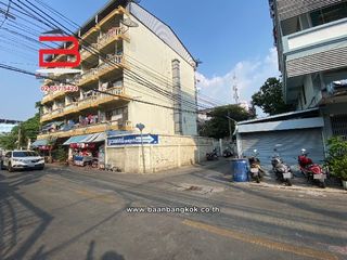 For sale 48 bedrooms apartment in Yan Nawa, Bangkok