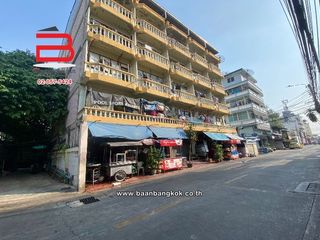 For sale 48 bedrooms apartment in Yan Nawa, Bangkok