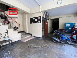For sale 48 bedrooms apartment in Yan Nawa, Bangkok