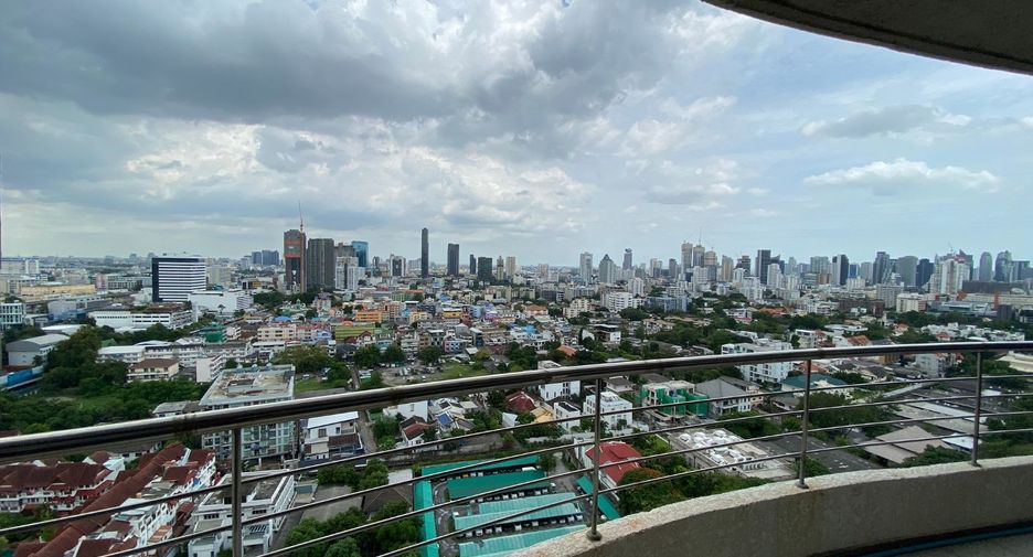 For rent and for sale 2 bedrooms condo in Watthana, Bangkok