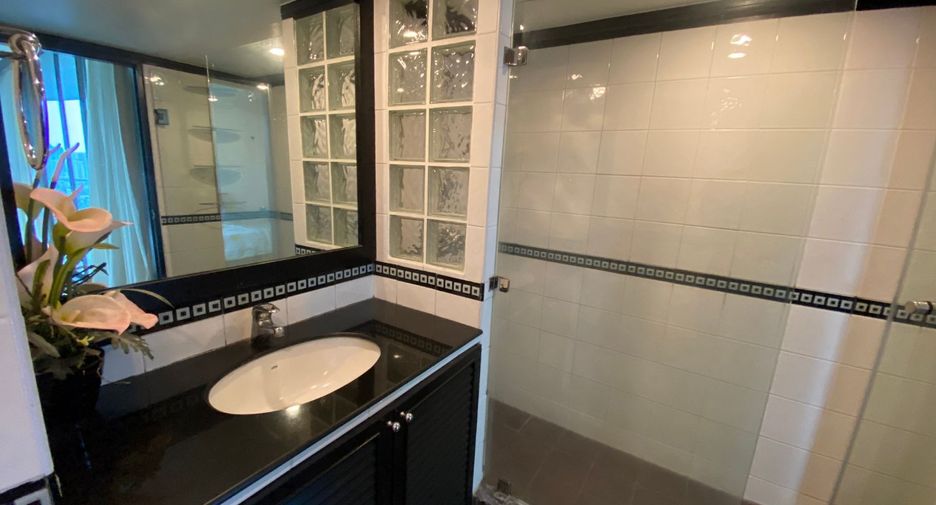 For rent and for sale 2 bedrooms condo in Watthana, Bangkok