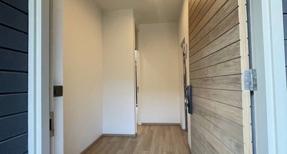 For rent 3 bedrooms townhouse in Phra Khanong, Bangkok