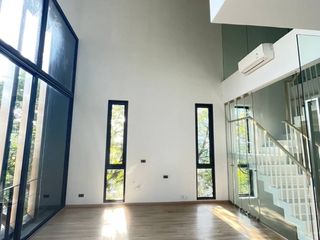 Casa adosada en alquiler de 3 habitaciones en Phra Khanong, Bangkok