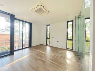 Casa adosada en alquiler de 3 habitaciones en Phra Khanong, Bangkok