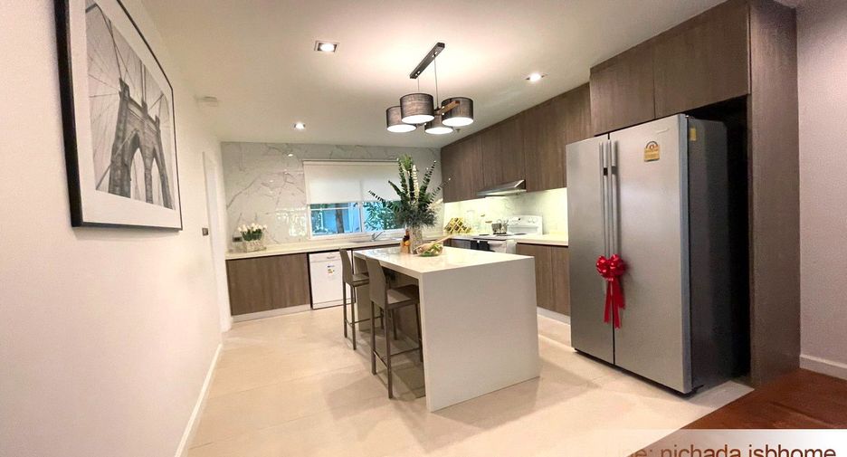 Casa en alquiler y en venta de 4 habitaciones en Pak Kret, Nonthaburi