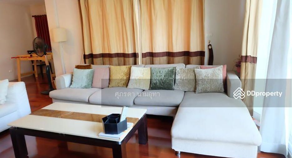 Casa en venta de 4 habitaciones en Bang Khen, Bangkok