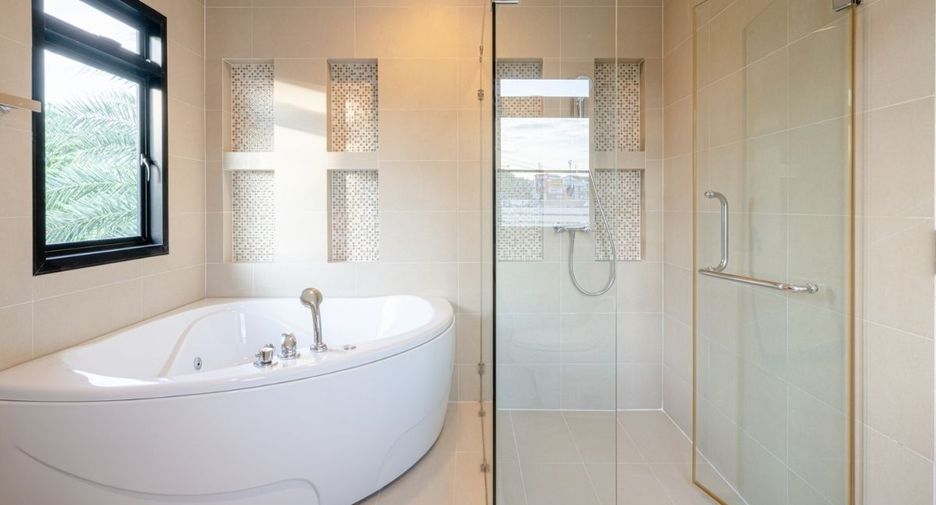 Haus zum Kauf mit 4 Zimmer in Mueang Nonthaburi, Nonthaburi
