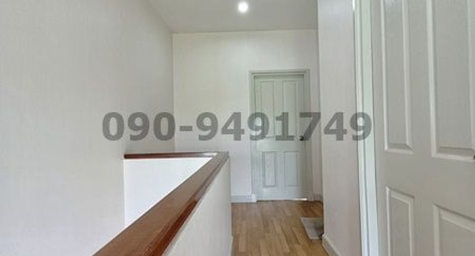 For rent 3 bedrooms townhouse in Lak Si, Bangkok