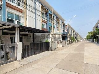 Reihenhaus zur Miete mit 3 Zimmer in Lak Si, Bangkok