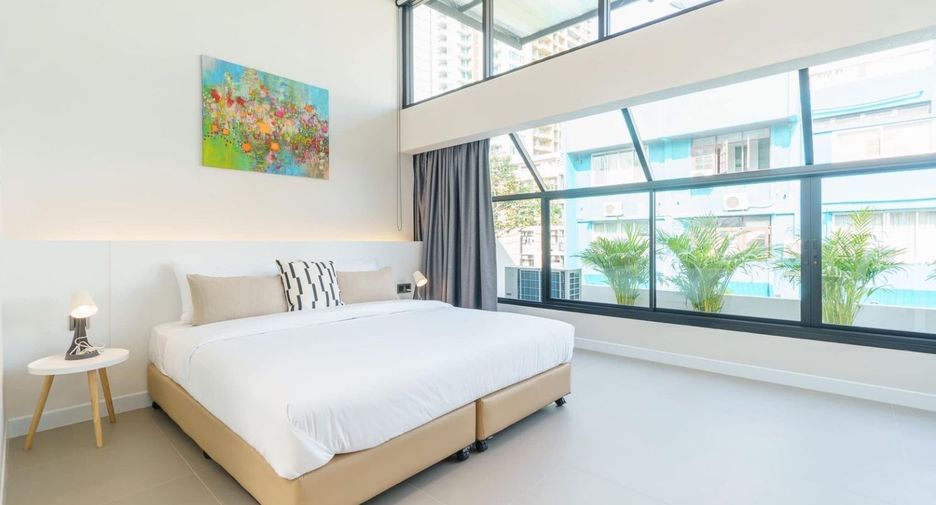 For rent 4 bedrooms townhouse in Watthana, Bangkok