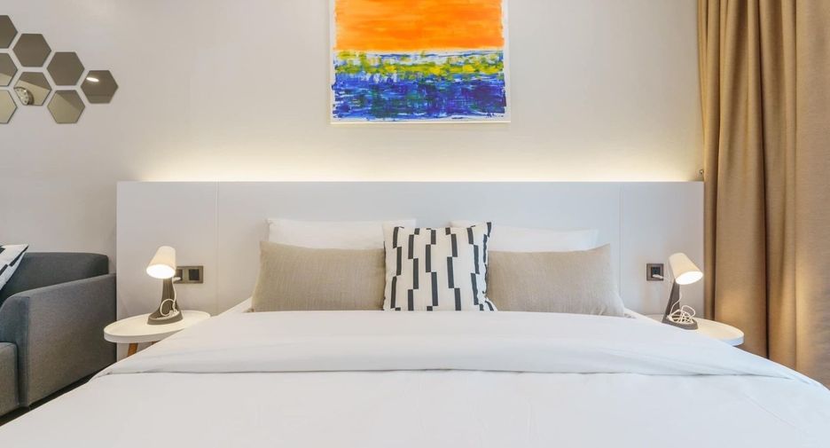For rent 4 bedrooms townhouse in Watthana, Bangkok