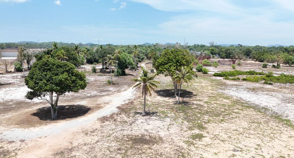 Terreno en venta en Takua Thung, Phang Nga