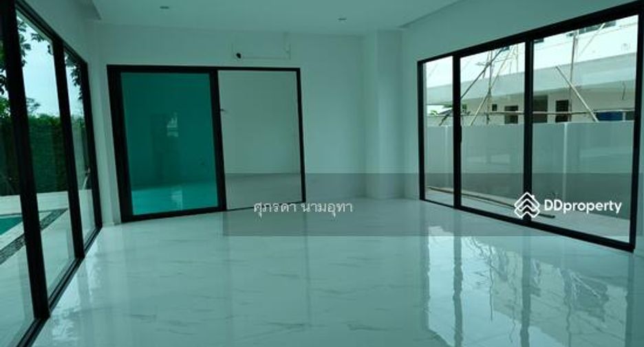 For sale 4 bedrooms house in Min Buri, Bangkok