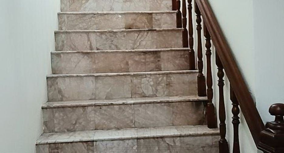 For sale 3 bedrooms townhouse in Sathon, Bangkok