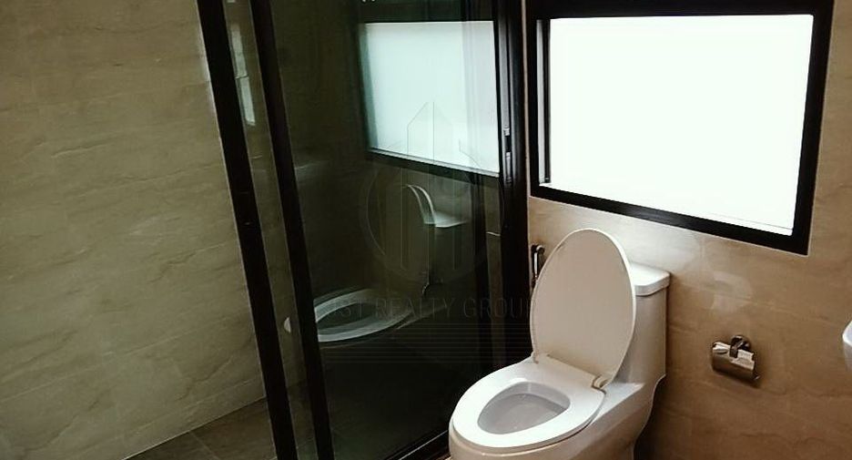 For sale 3 bedrooms townhouse in Sathon, Bangkok