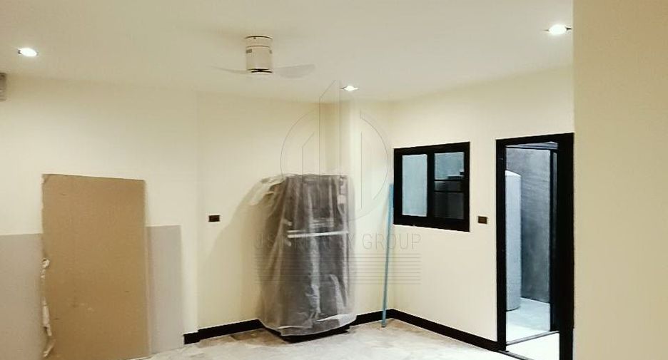 For sale 3 bedrooms townhouse in Sathon, Bangkok