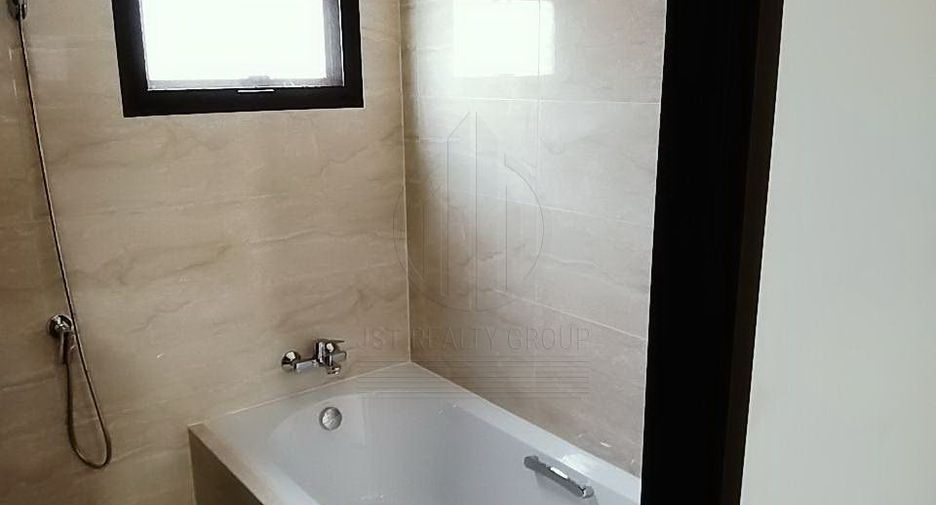 For sale 3 bedrooms townhouse in Sathon, Bangkok