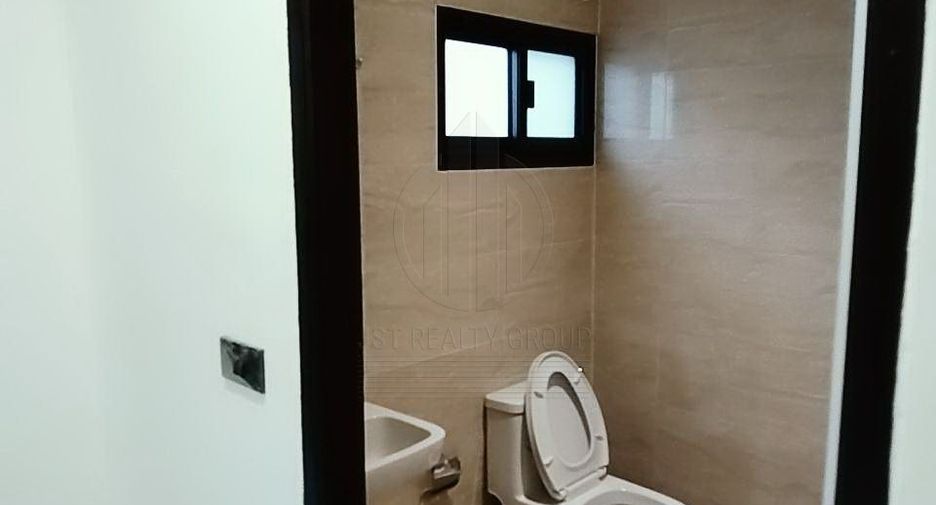 For sale 3 bedrooms townhouse in Sathon, Bangkok