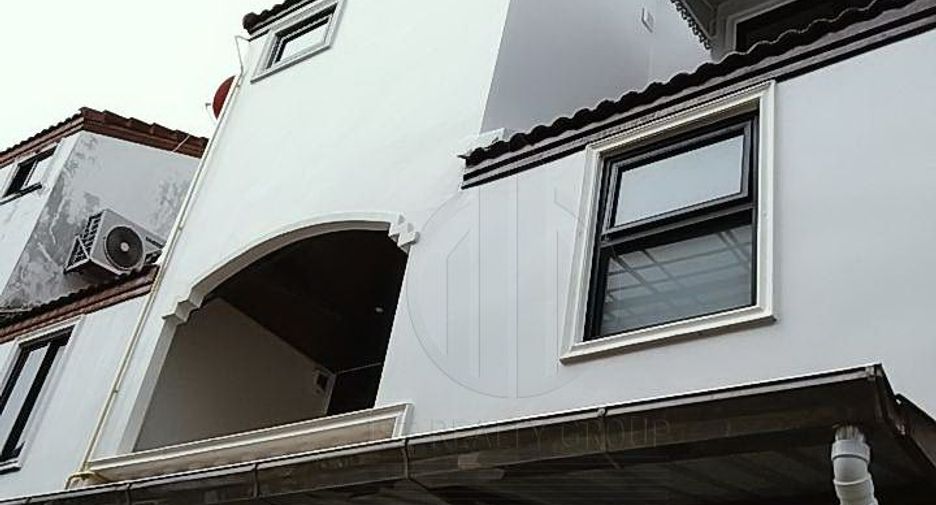 For sale 3 bedrooms townhouse in Sathon, Bangkok