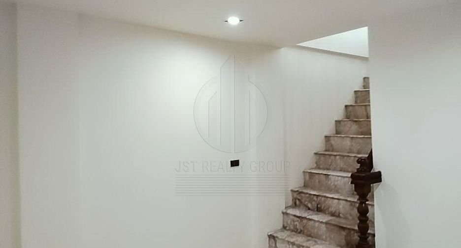 For sale 3 bedrooms townhouse in Sathon, Bangkok